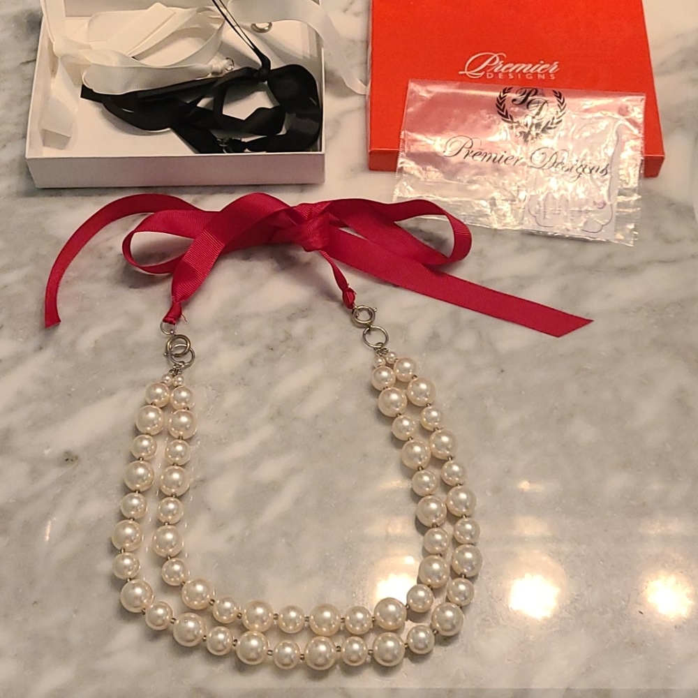 Pearl Necklace with Changeable Ribbon